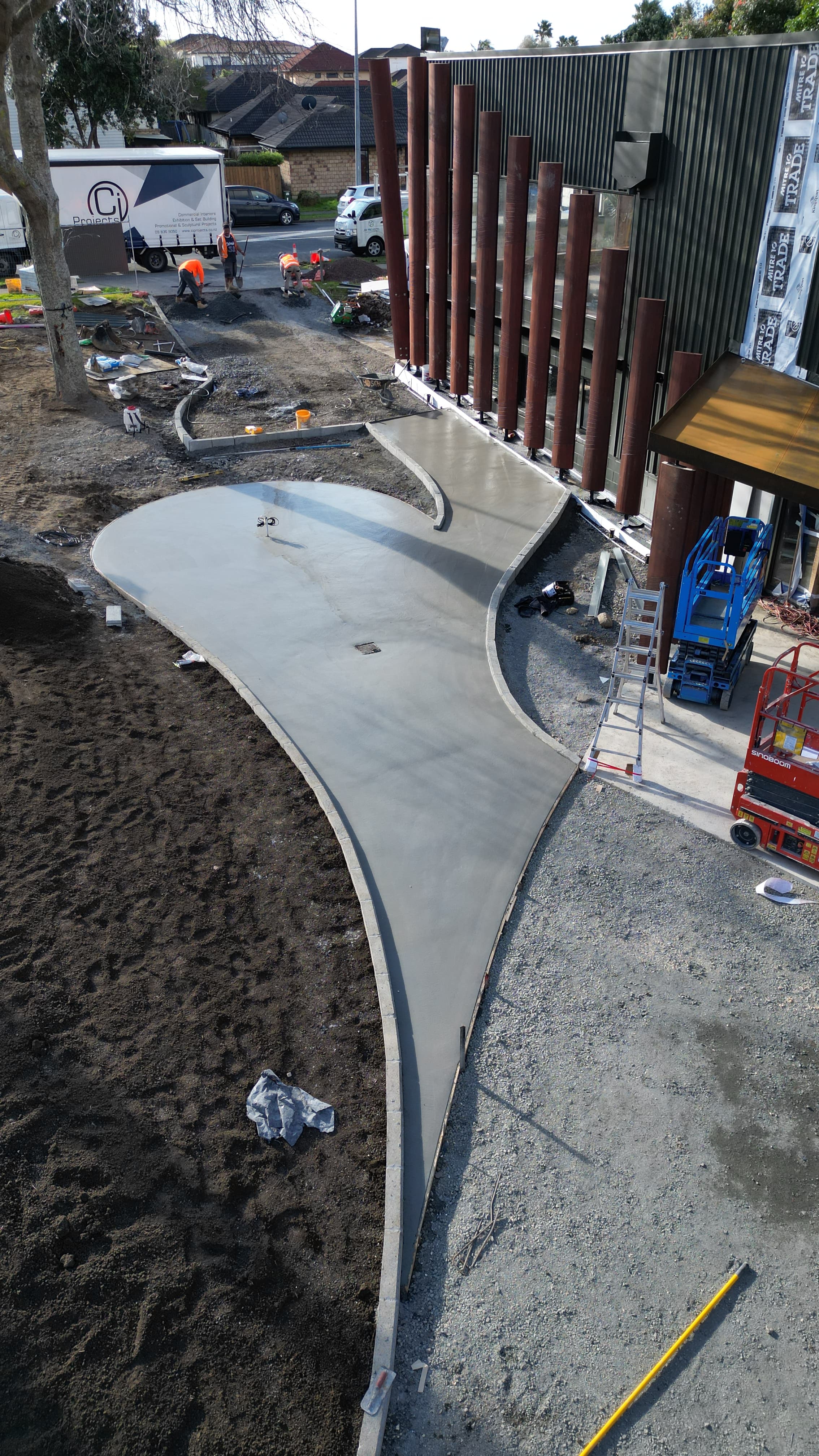 Curved concrete pour and flatwork construction in Auckland - Bromley Group